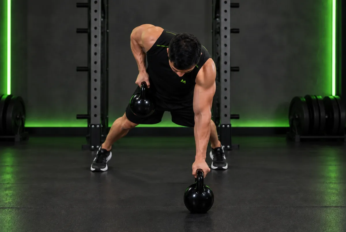 Renegade row luân phiên (kéo tạ ấm tư thế plank) (Kết thúc)