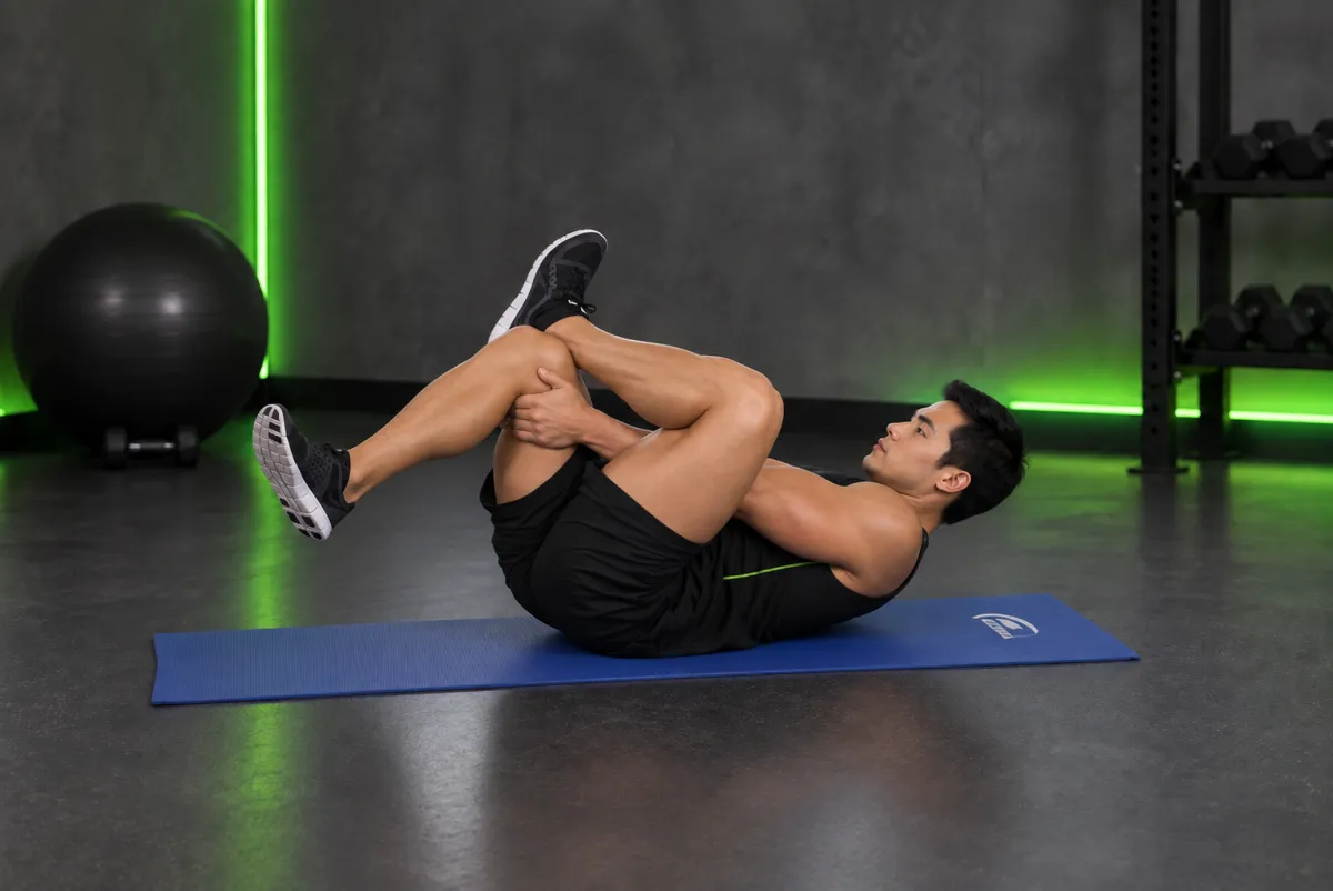 Giãn cơ mông gác cổ chân lên gối (ankle on the knee) (Kết thúc)