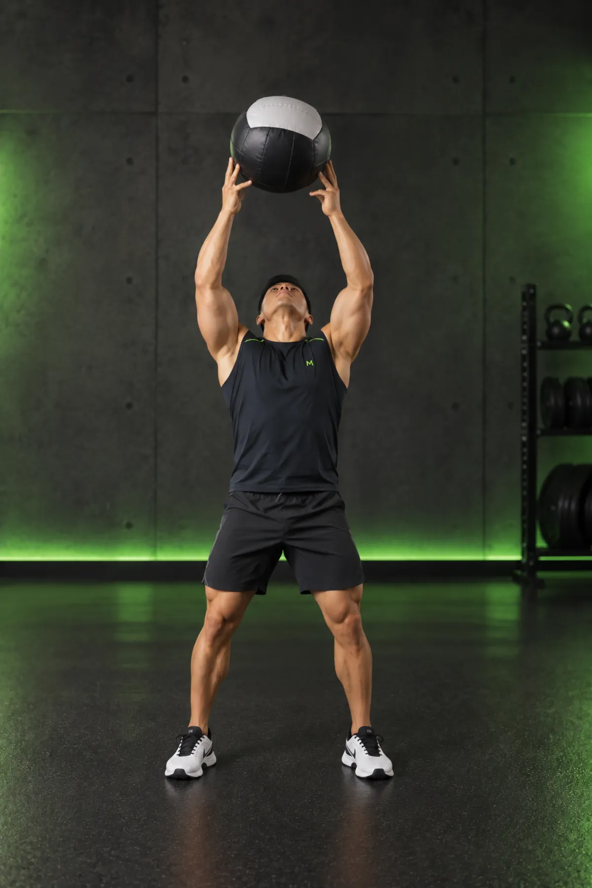 Ném bóng tạ ra sau (backward medicine ball throw) (Kết thúc)
