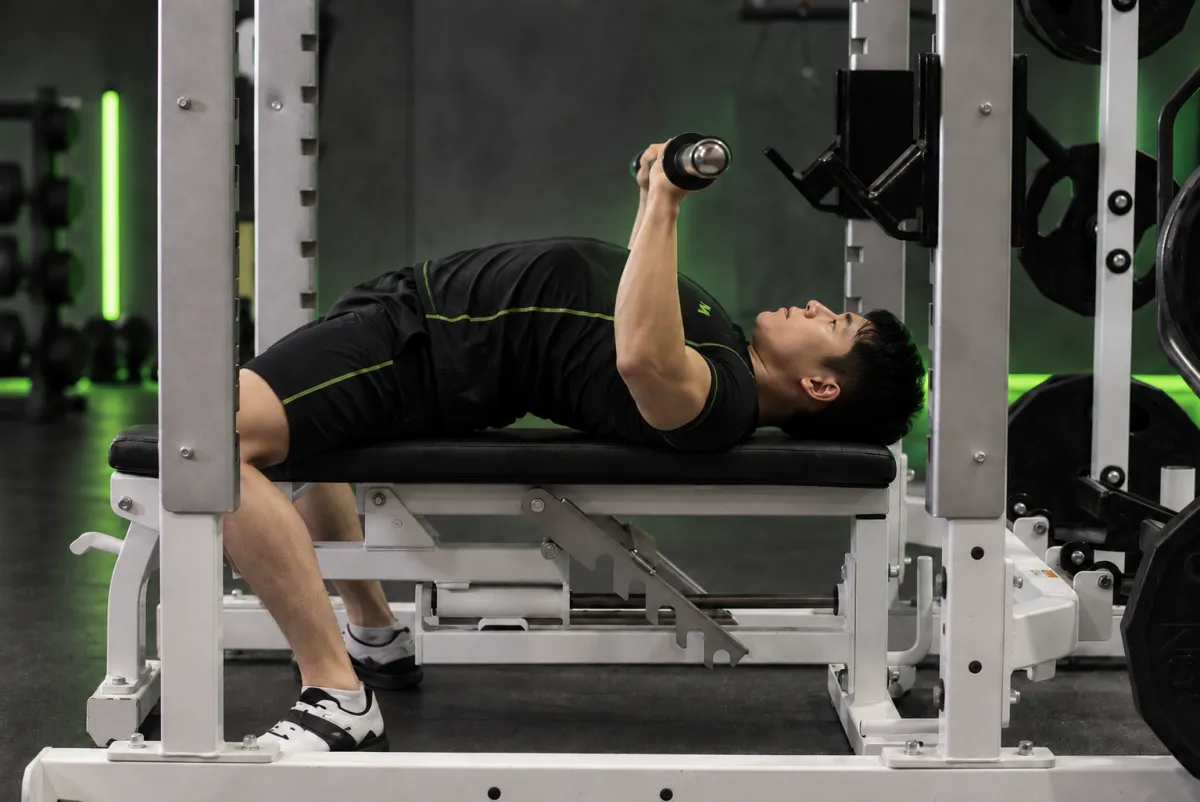Đẩy ngực kiểu powerlifting (bench press) (Kết thúc)