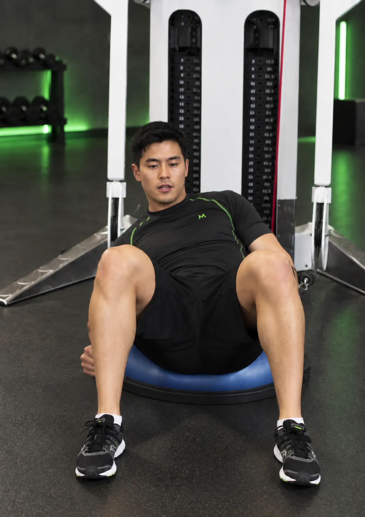 Crunch cáp trên bóng Bosu kèm nghiêng người (Kết thúc)