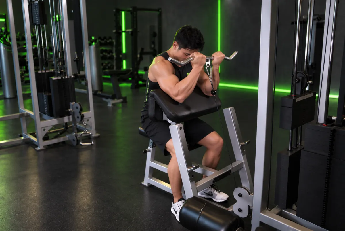 Cuốn tạ ghế preacher với cáp (cable preacher curl) (Kết thúc)