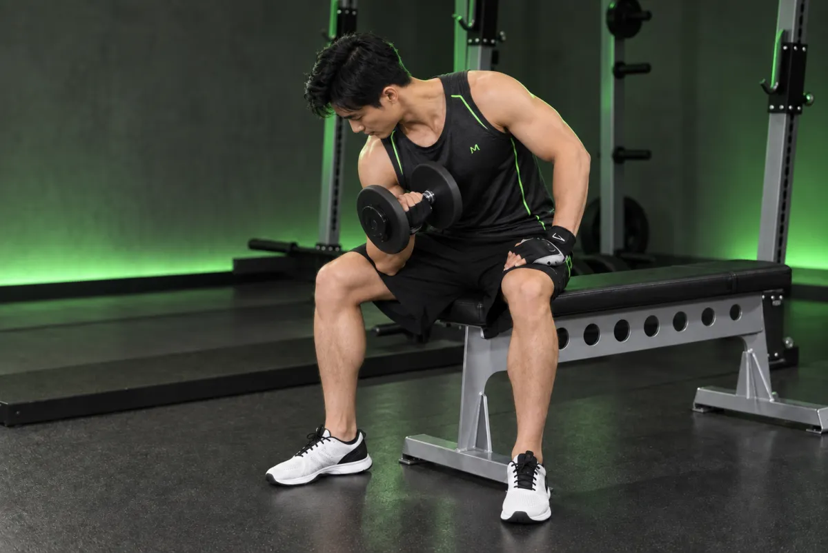 Cuốn tạ tập trung (concentration curl) (Kết thúc)