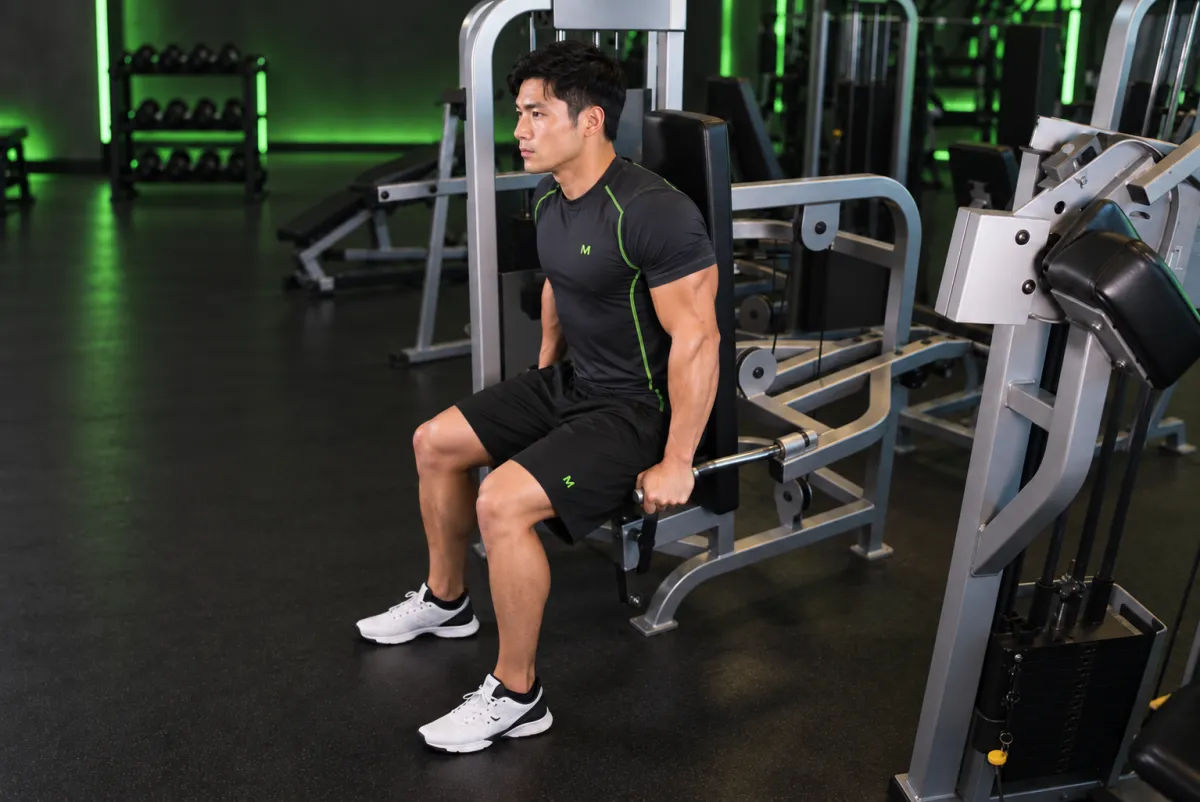Hít xà kép trên máy (dip machine) (Kết thúc)