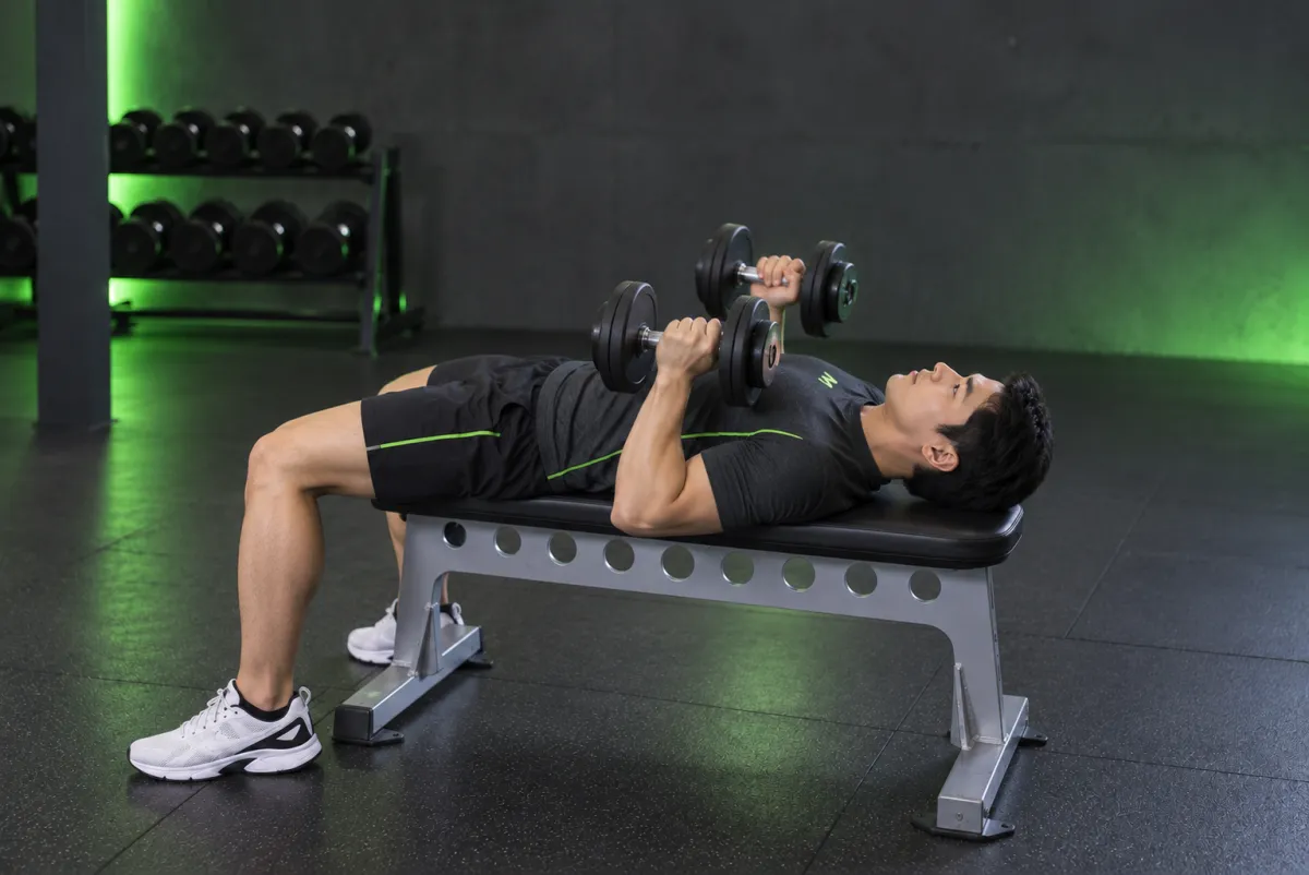 Đẩy ngực với tạ đơn – nắm trung lập (Kết thúc)