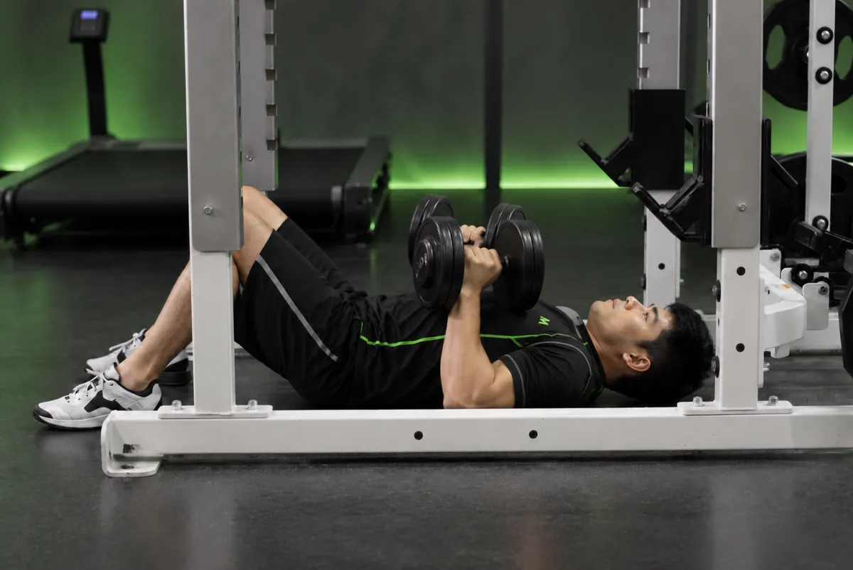 Đẩy tạ đơn nằm sàn (dumbbell floor press) (Kết thúc)