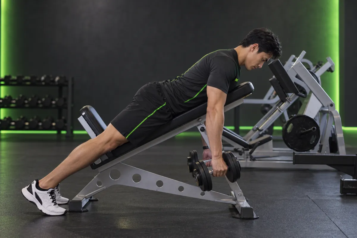 Kéo tạ đơn nằm sấp trên ghế dốc (incline dumbbell row) (Bắt đầu)
