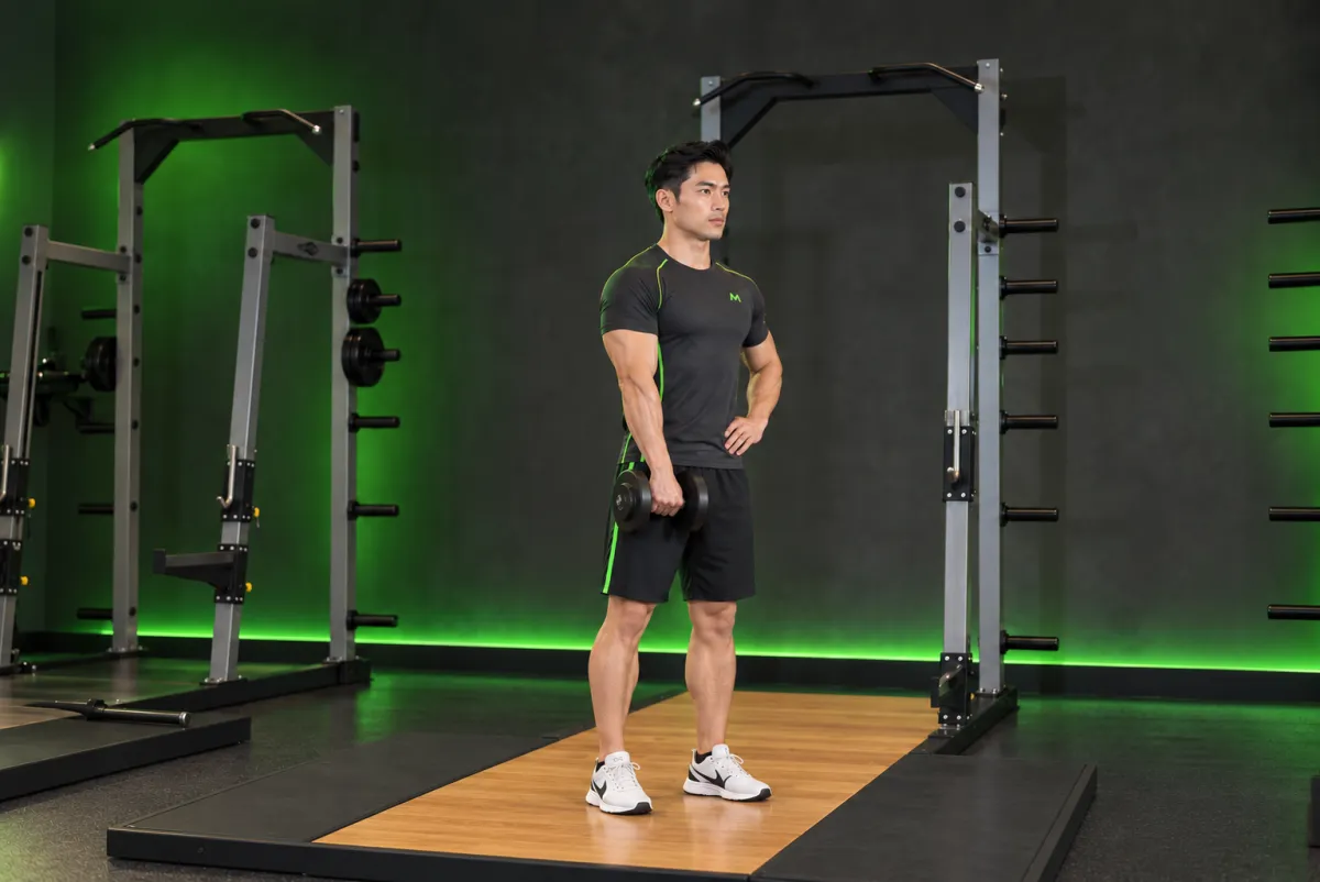 Kéo tạ đơn dọc thân một tay (one-arm upright row) (Kết thúc)