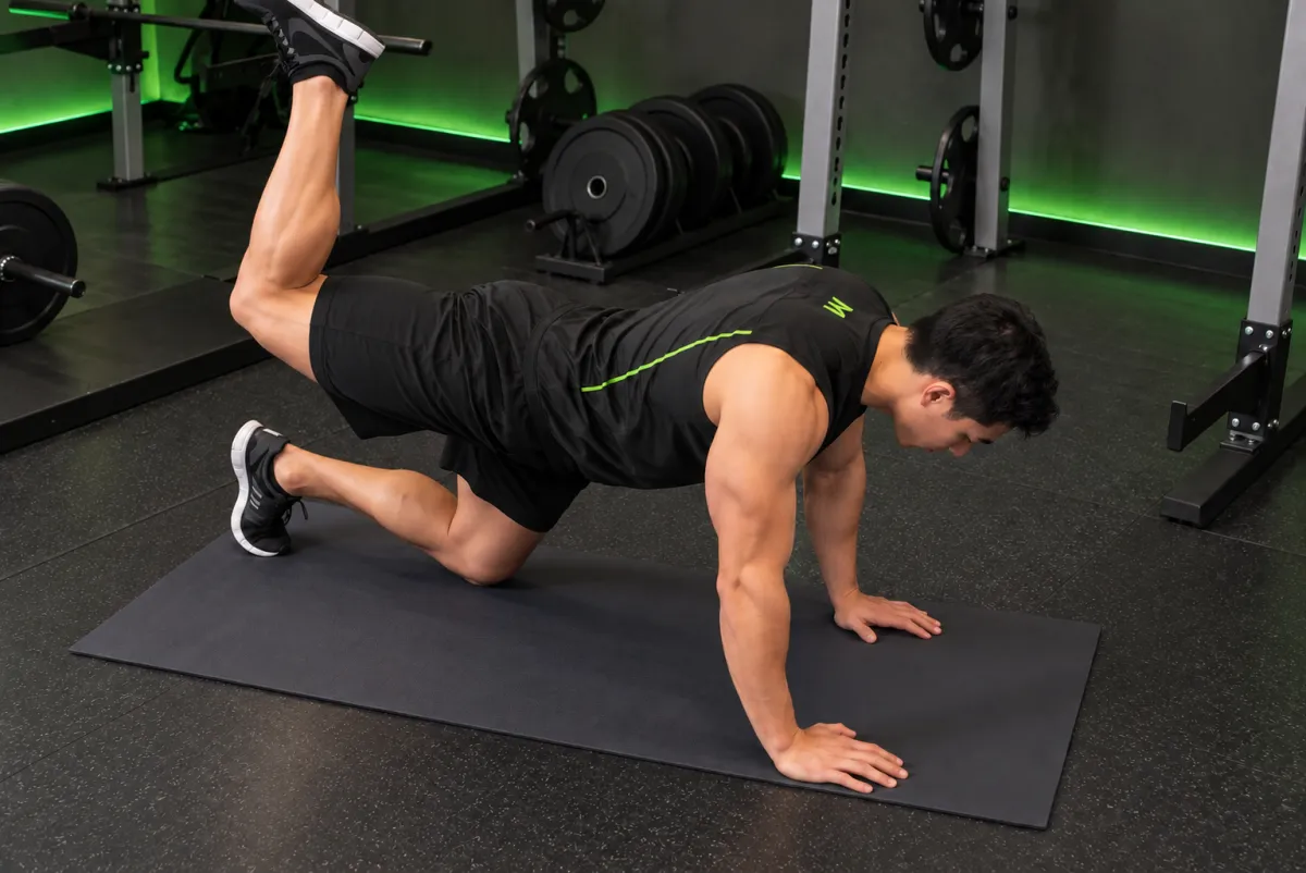 Đá mông sau (glute kickback) (Kết thúc)