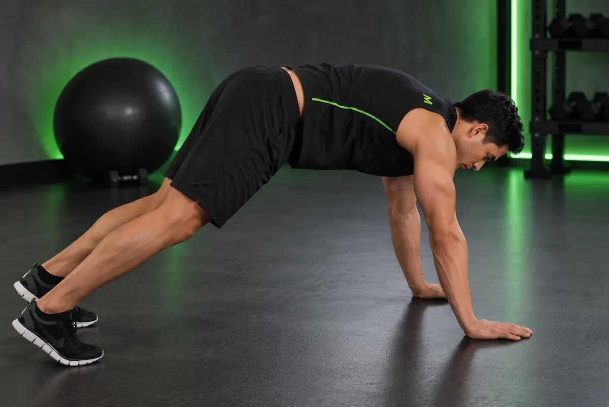 Bước chân dạng hông từ plank (groiners) (Bắt đầu)