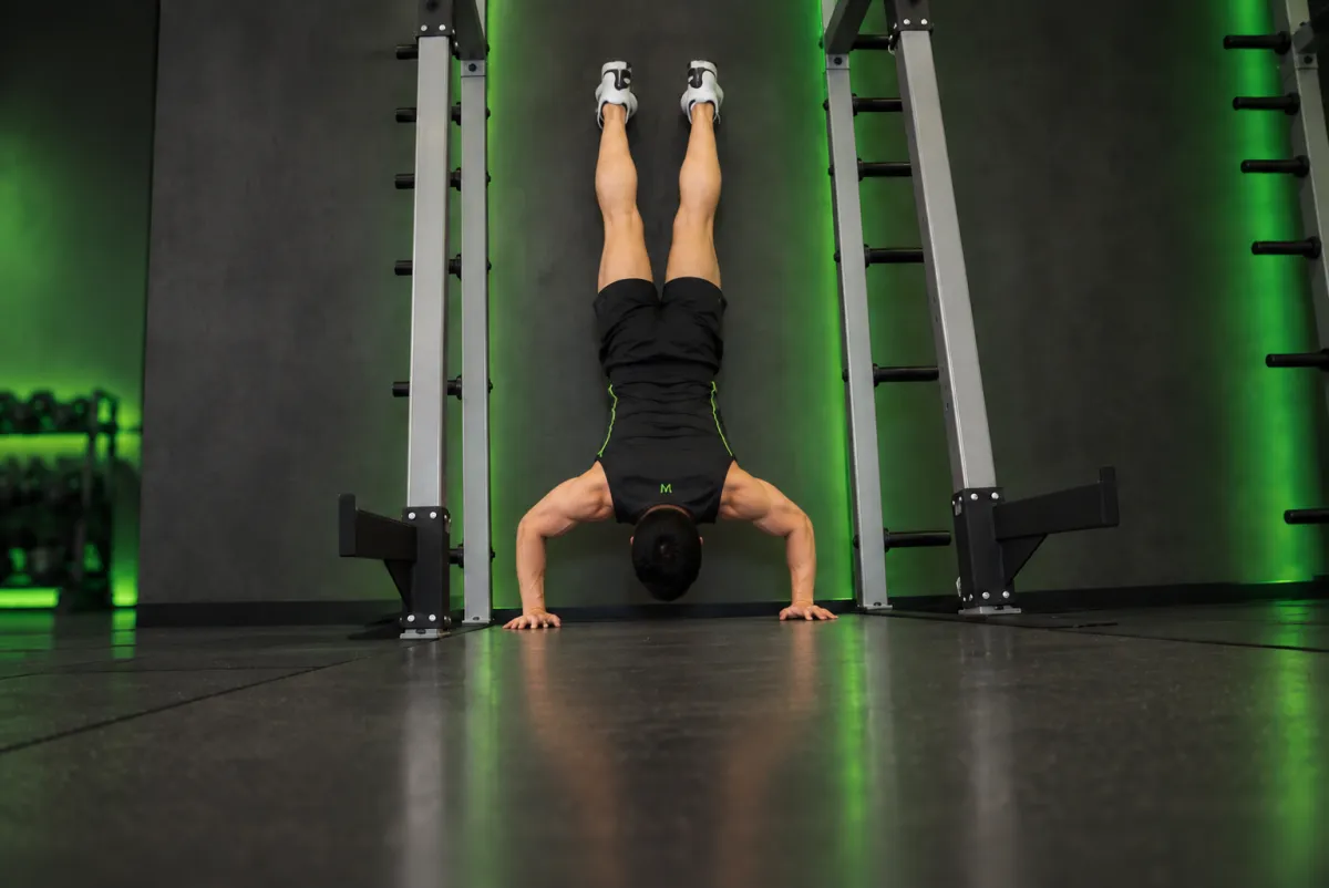 Chống đẩy trồng chuối (handstand push-up) (Kết thúc)