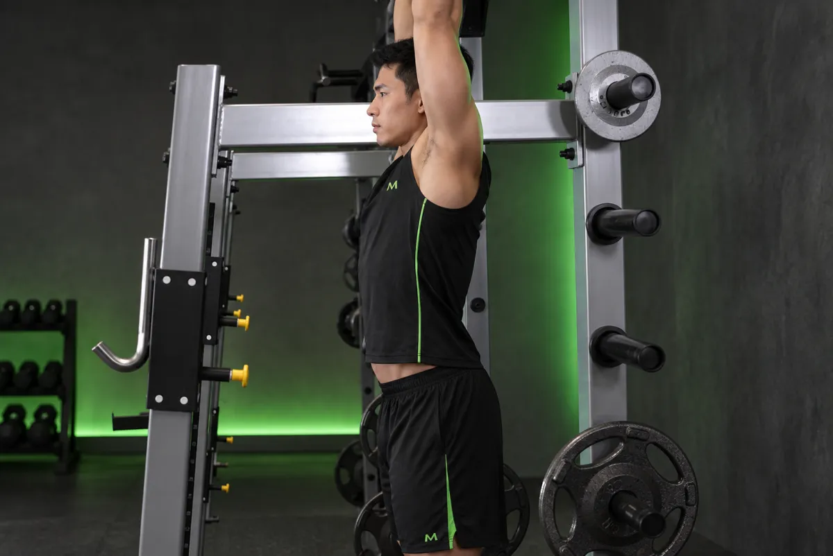 Nâng chân treo người (hanging leg raise) (Bắt đầu)