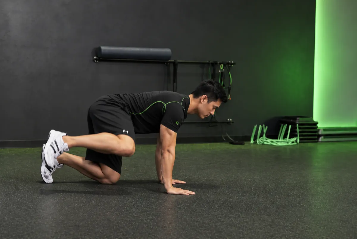 Xoay vòng hông nằm sấp (prone hip circles) (Kết thúc)