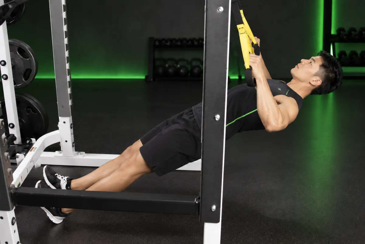 Kéo xà thấp với dây treo (TRX) (Kết thúc)