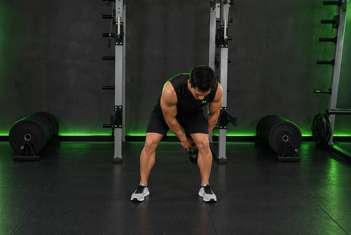 Kettlebell figure 8 (luân chuyển tạ ấm hình số 8) (Bắt đầu)