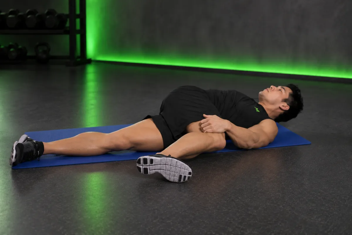 Kéo gối qua người (knee across the body) (Kết thúc)