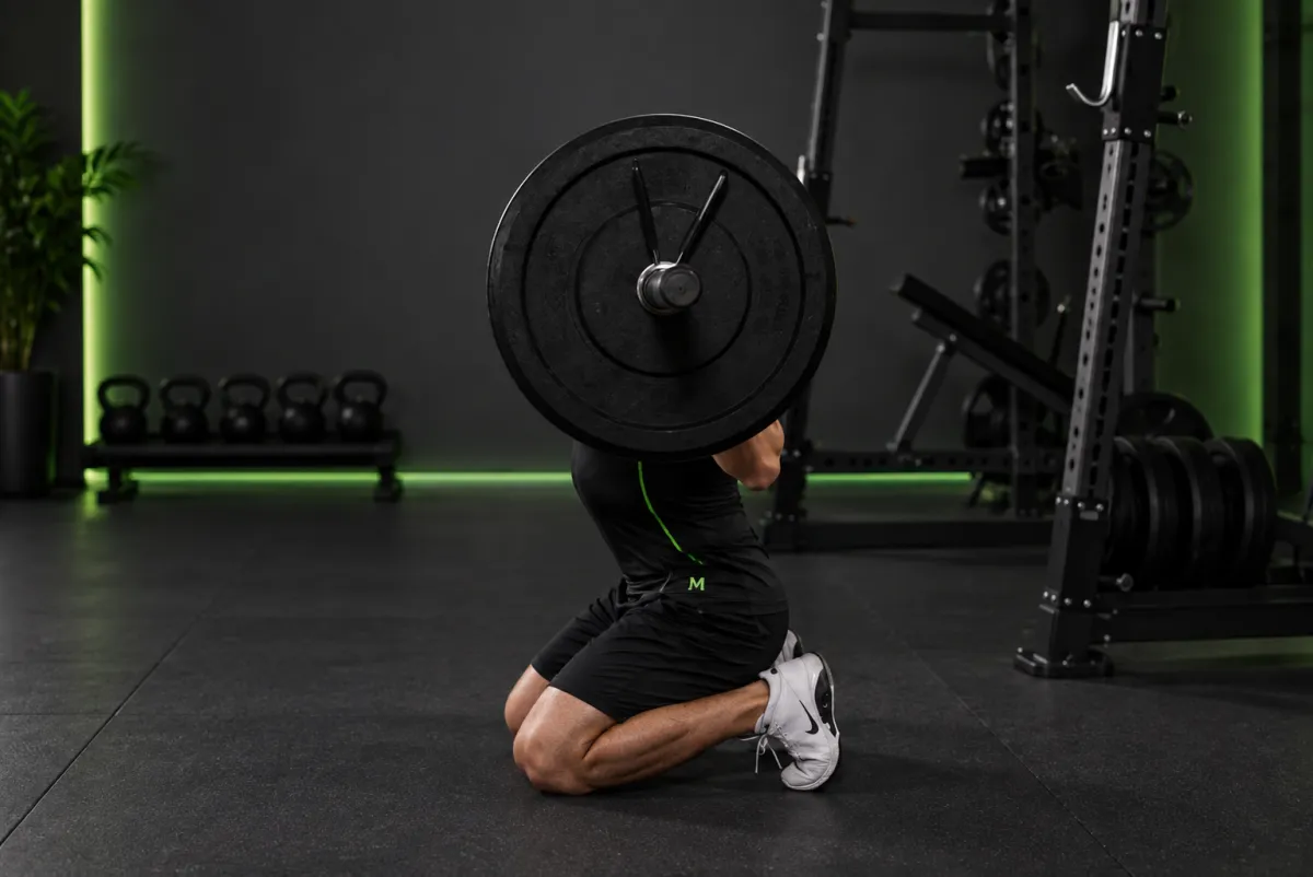 Squat bật nhảy từ tư thế quỳ (kneeling jump squat) (Kết thúc)