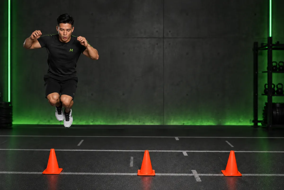 Nhảy ngang qua cọc (lateral cone hops) (Kết thúc)