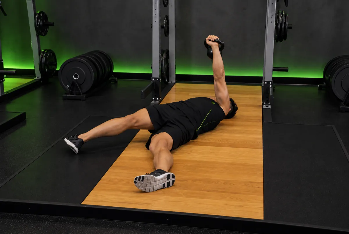 Đẩy tạ nằm sàn vắt chân (leg-over floor press) (Kết thúc)
