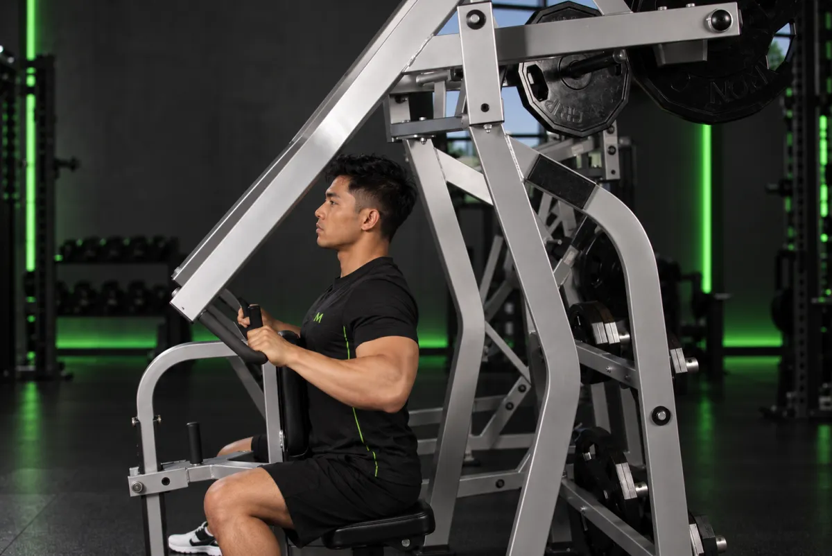 Kéo lưng cao trên máy leverage (Kết thúc)