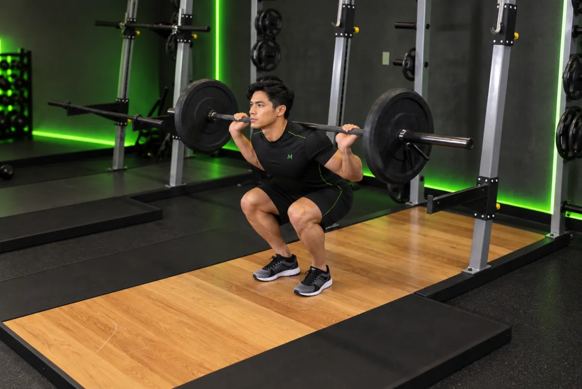 Squat chân hẹp với tạ đòn (Kết thúc)