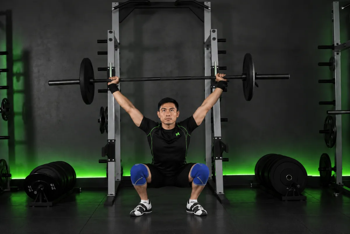 Squat tạ đòn qua đầu (overhead squat) (Kết thúc)