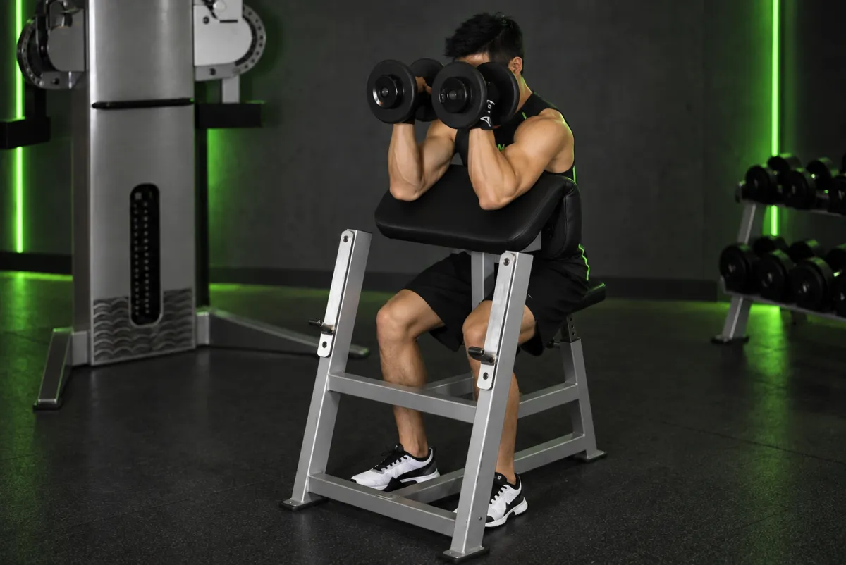 Cuốn tạ búa ghế preacher với tạ đơn (preacher hammer curl) (Kết thúc)