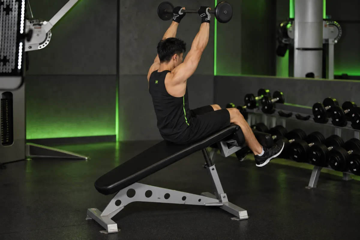 Gập bụng kết hợp đẩy tạ (press sit-up) (Kết thúc)