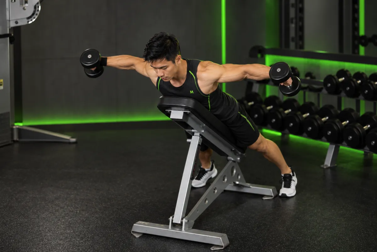 Dang tay ngược với tạ đơn (reverse fly) (Kết thúc)