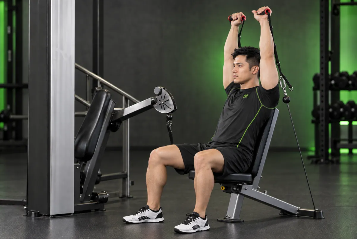 Đẩy vai với cáp ngồi (Kết thúc)