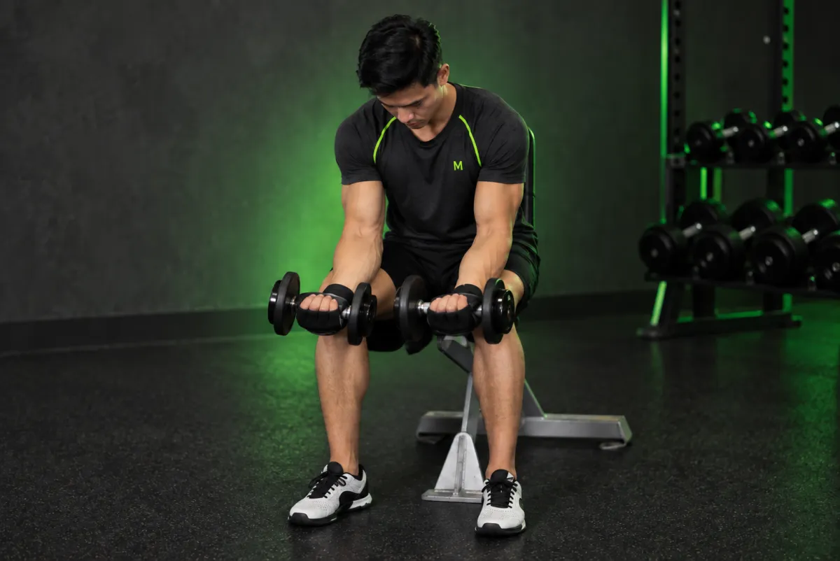 Cuốn cổ tay ngồi với tạ đơn, lòng bàn tay ngửa (wrist curl) (Kết thúc)