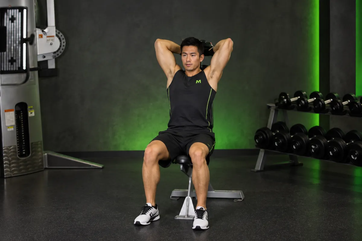 Duỗi tay sau qua đầu ngồi với tạ đơn (Bắt đầu)