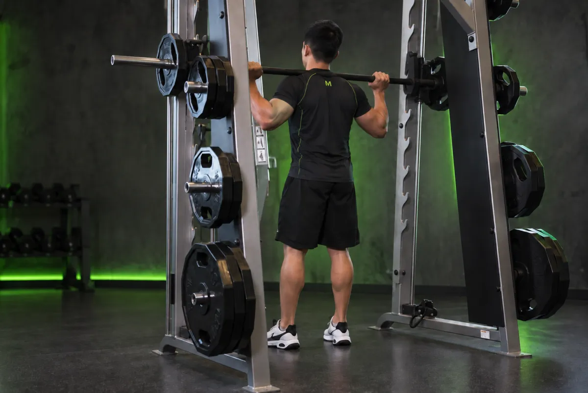 Squat với máy Smith (Kết thúc)