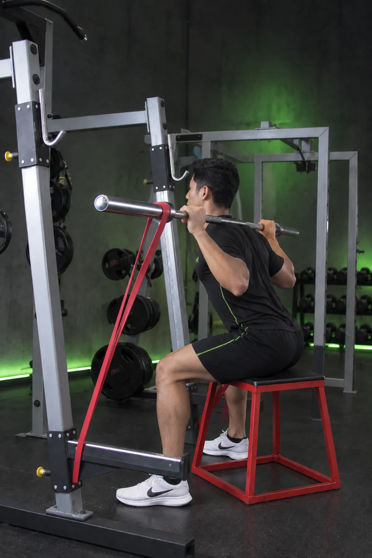 Squat tốc độ xuống hộp (Kết thúc)