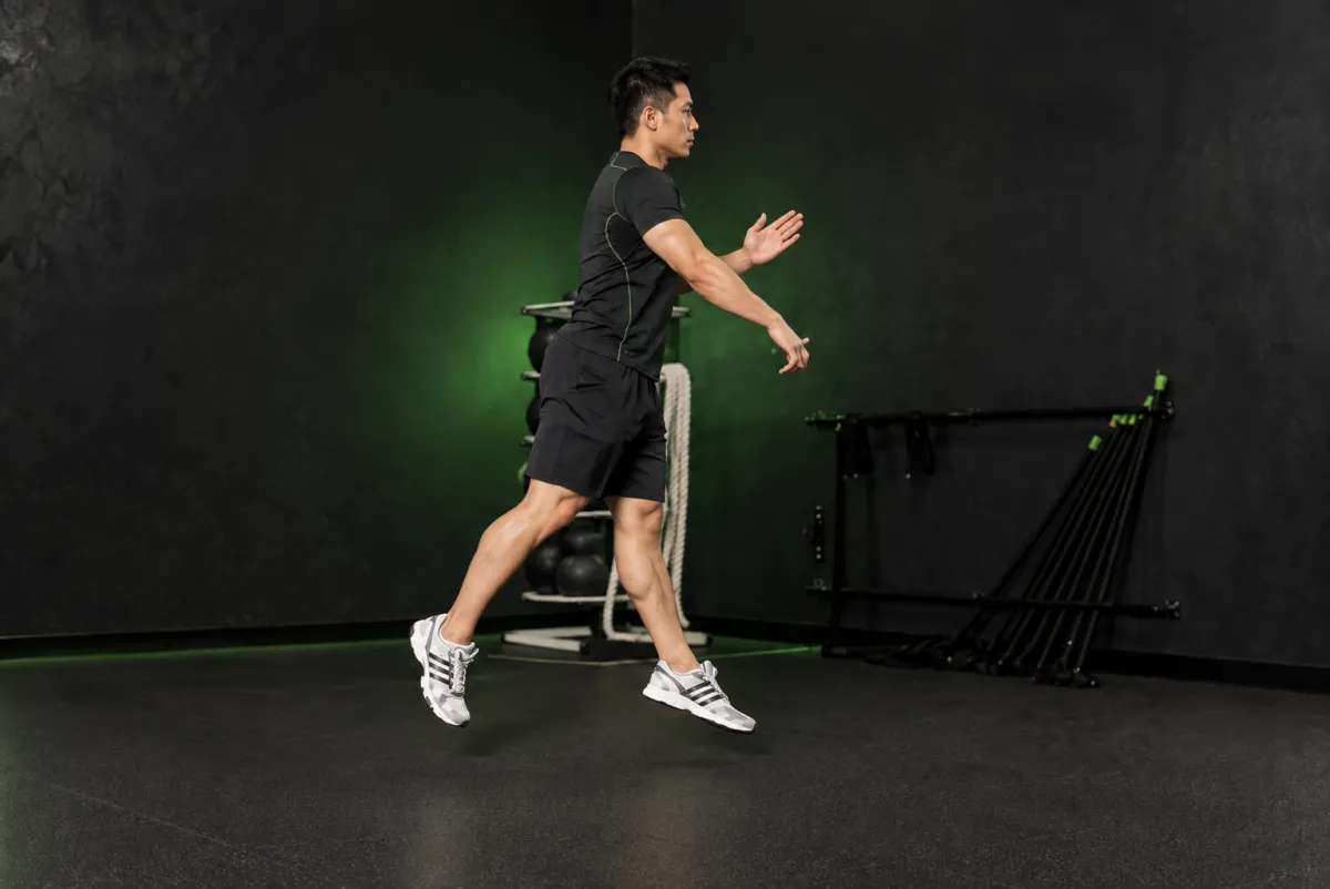 Nhảy chùng chân đổi bên (split jump) (Kết thúc)