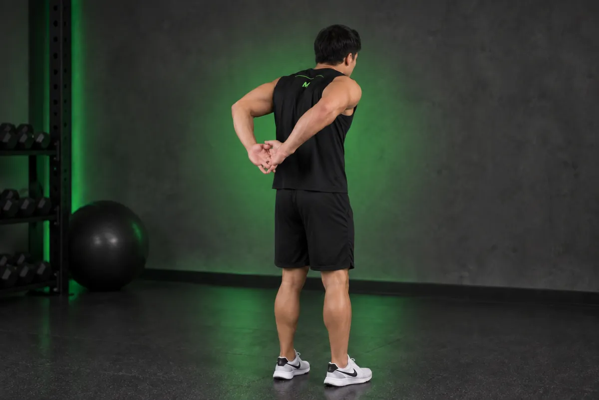 Giãn bắp tay trước khi đứng (Kết thúc)