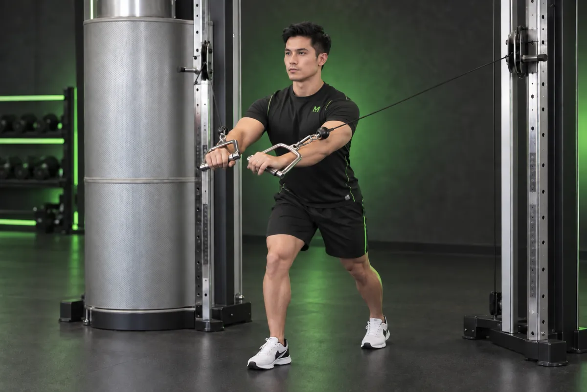 Đẩy ngực với cáp khi đứng (Kết thúc)