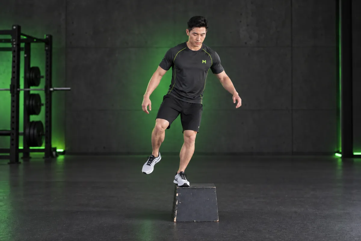 Bật chéo chân sang bên (stride jump crossover) (Kết thúc)
