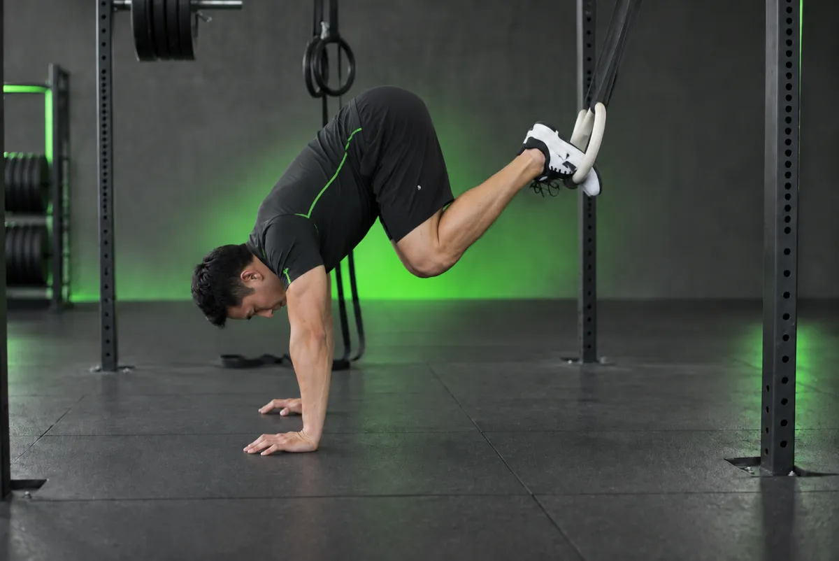 Gập bụng ngược trên dây treo (Kết thúc)