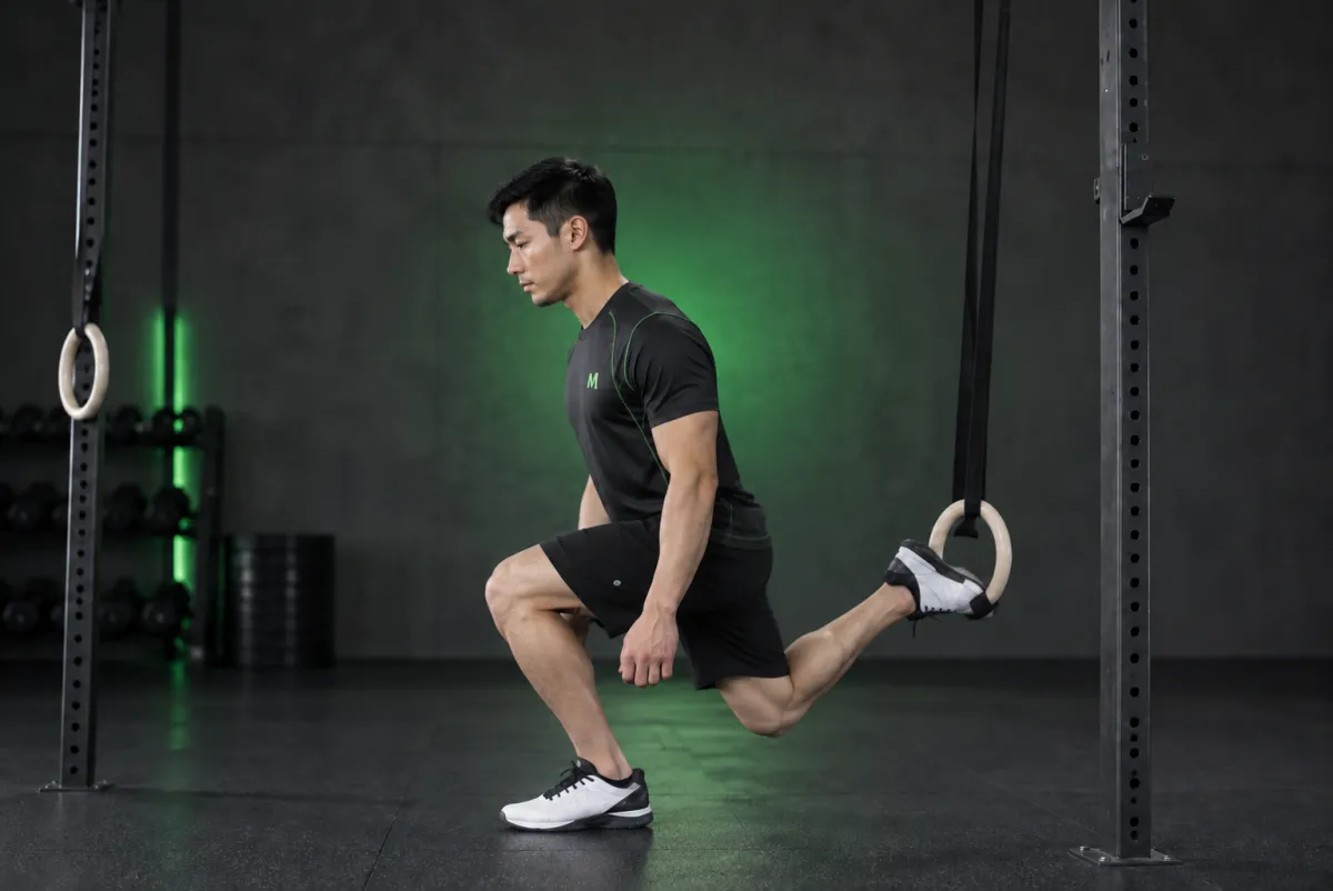 Split squat trên dây treo (Kết thúc)