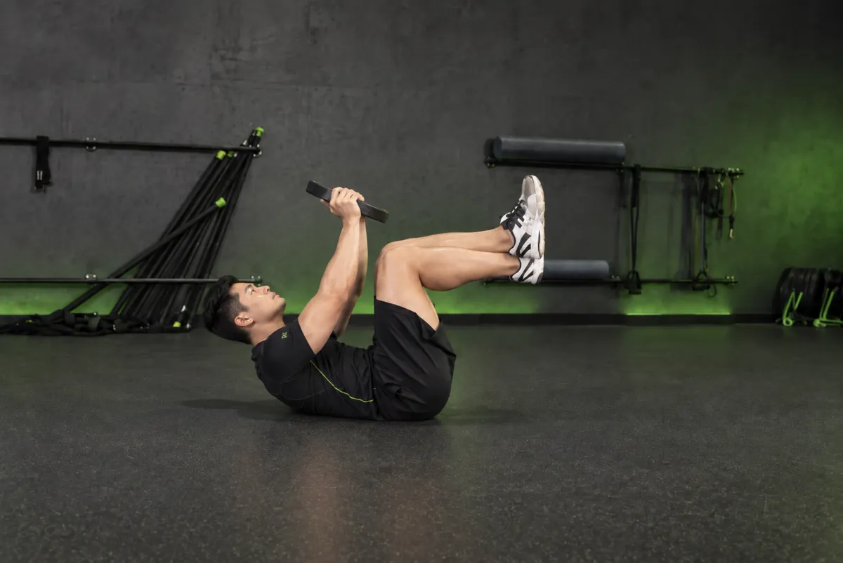 Gập bụng có tạ (weighted crunch) (Kết thúc)